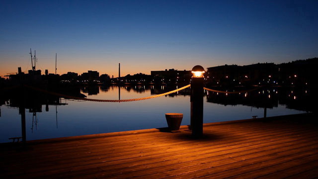静谧夜晚 夜晚静谧的码头PowerPoint背景图片