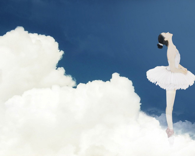 蓝天PPT背景图片 天空中跳舞的女孩PPT背景图片