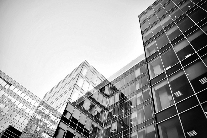 黑白幻灯片背景图片 黑白现代化商务建筑PPT背景图片