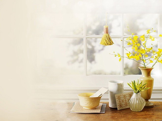 黄色幻灯片背景图片 花瓶鲜花瓷碗构成的PPT背景图片